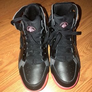 Nike Hurraches Size 7y (9 in women)